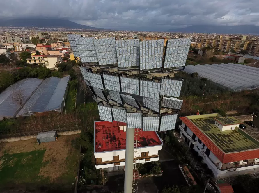 torre faro presso il campo di calcio della Juve Stabia con proiettori industriali led da 600 e 900 watt