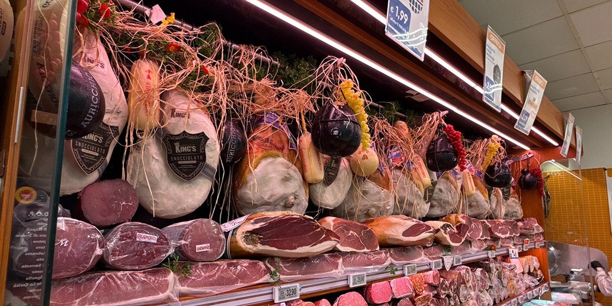 Illuminazione salumi luce ambrata