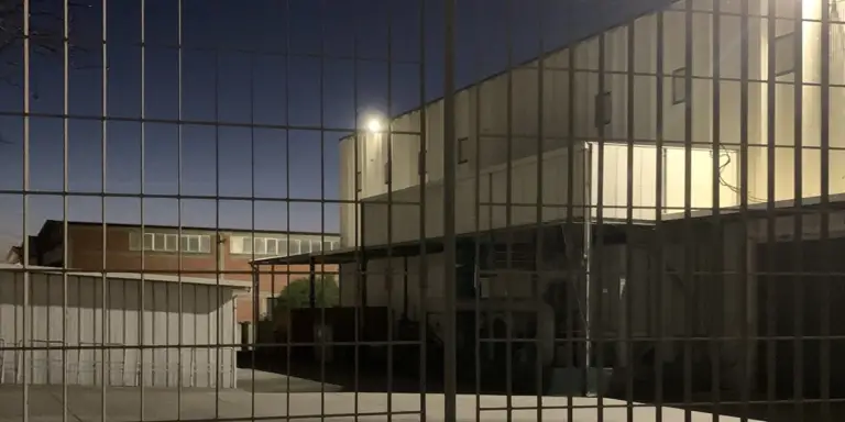 Illuminazione LED per Piazzali Industriali: Sicurezza, Uniformità e Risparmio Energetico