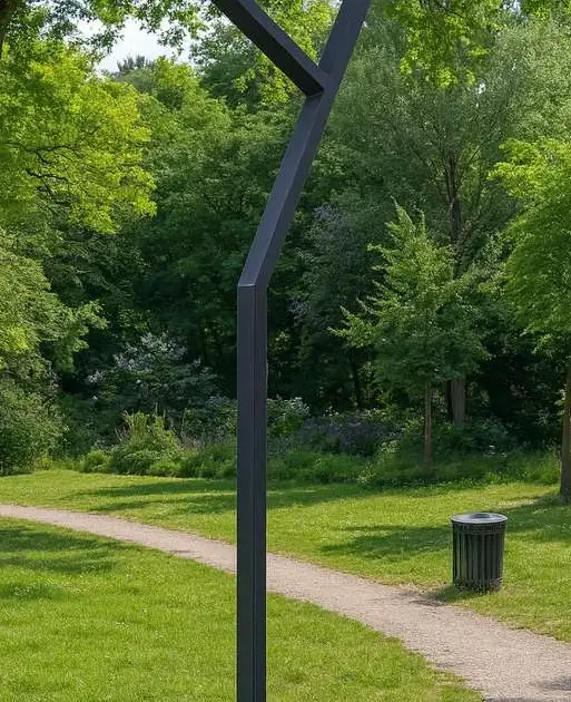 DEVIO Xela: lampione LED di design per viali e giardini
